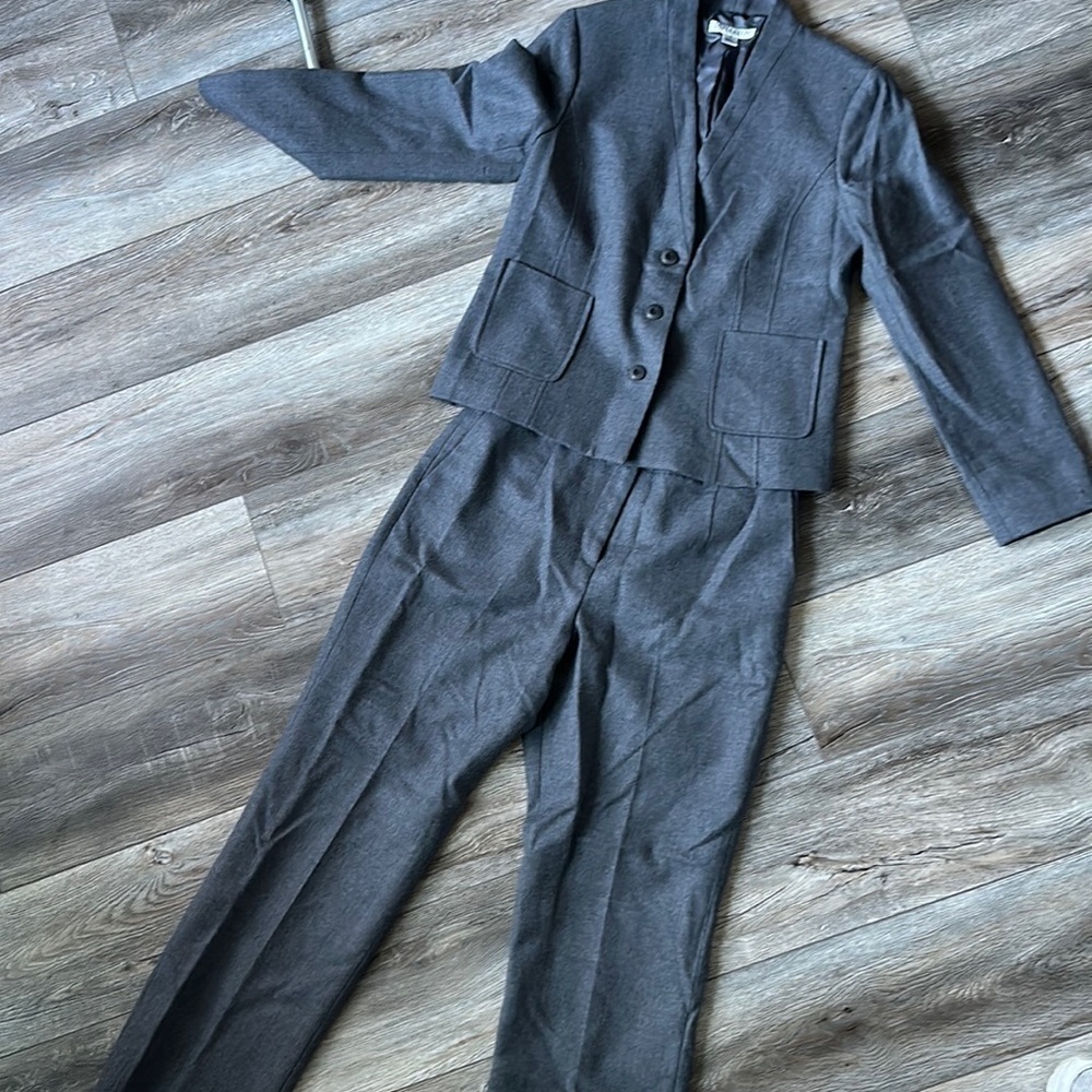 Pendleton suit size 8 jacket 10 pant gray Virgin Wool lined Career - Picture 2 of 11